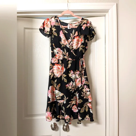 Black floral maxi dress size small